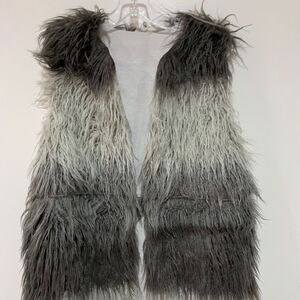 Cupcakes and cashmere Faux fur Vest NO Tag